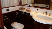 SOPHIE BLUE - Twin Cabin Bathroom 2